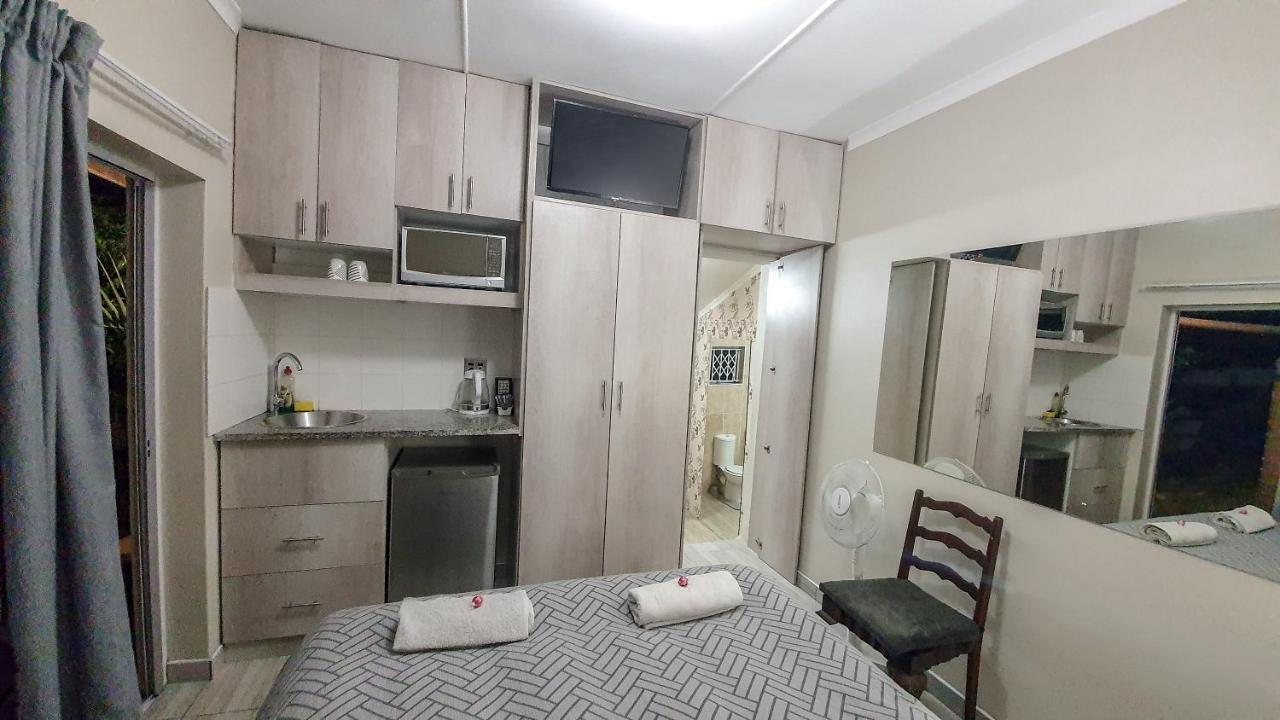Home Away From Home Pinetown Buitenkant foto
